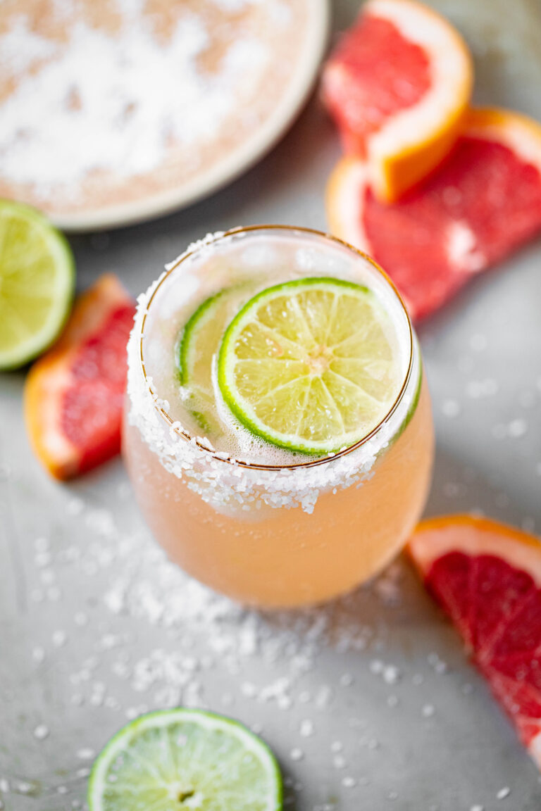 Easy Sparkling Paloma Cocktail / Mocktail